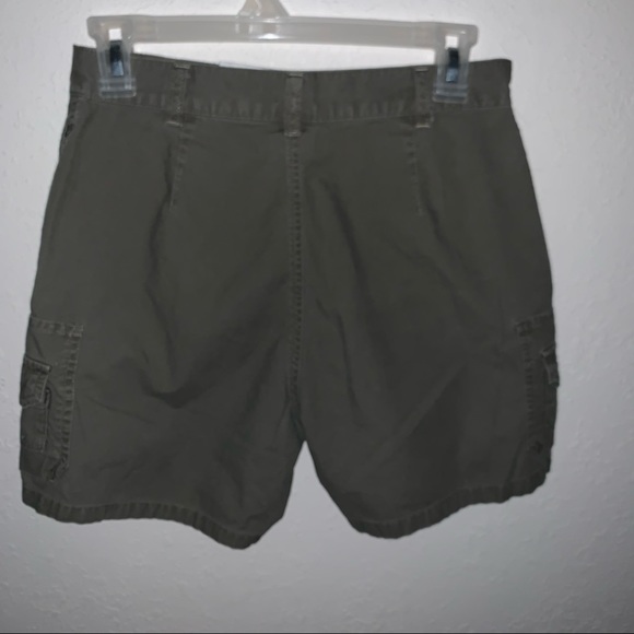 Columbia 5” Inseam Olive Green Colored Cargo Style Shorts 100% Cotton. - Picture 6 of 10